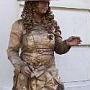 Vraie femme ou statue?